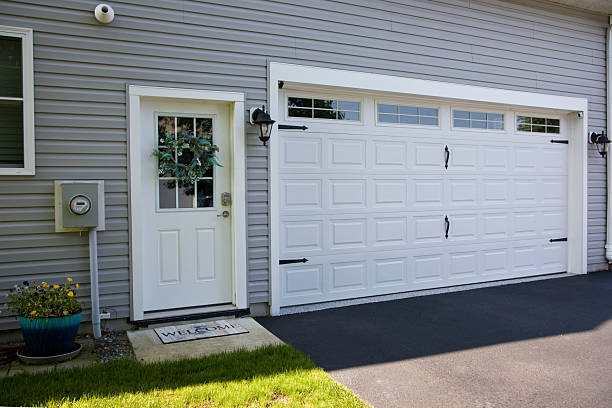 24/7 Emergency Garage Door Panel Replacement experts in New Braunfels, TX